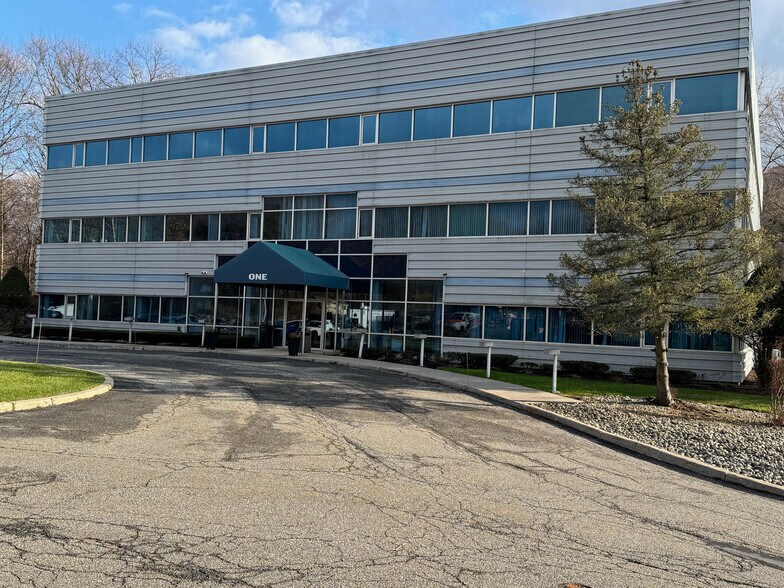 More Photos Of 1 Corwin Ct, Newburgh Medical For Lease