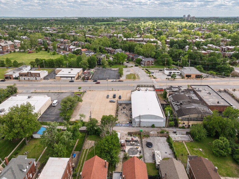 More Photos Of 5951 Delmar Blvd, Saint Louis Freestanding For Sale