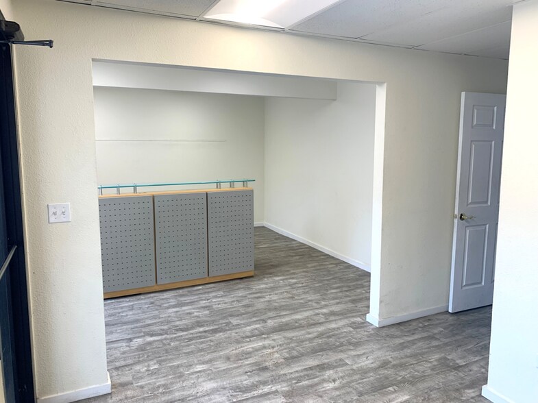 More Photos Of 10621 Irma Dr, Northglenn Warehouse For Lease