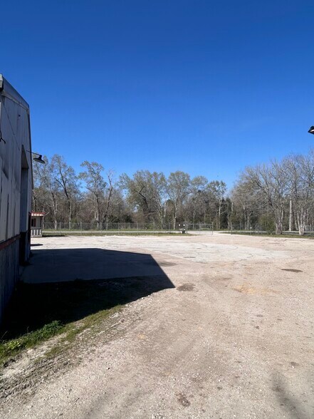 More Photos Of 3020 Beaumont Ave, Liberty Warehouse For Sale