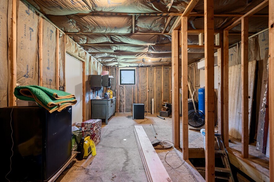 More Photos Of 7211 Queen St, Middleway Flex For Sale