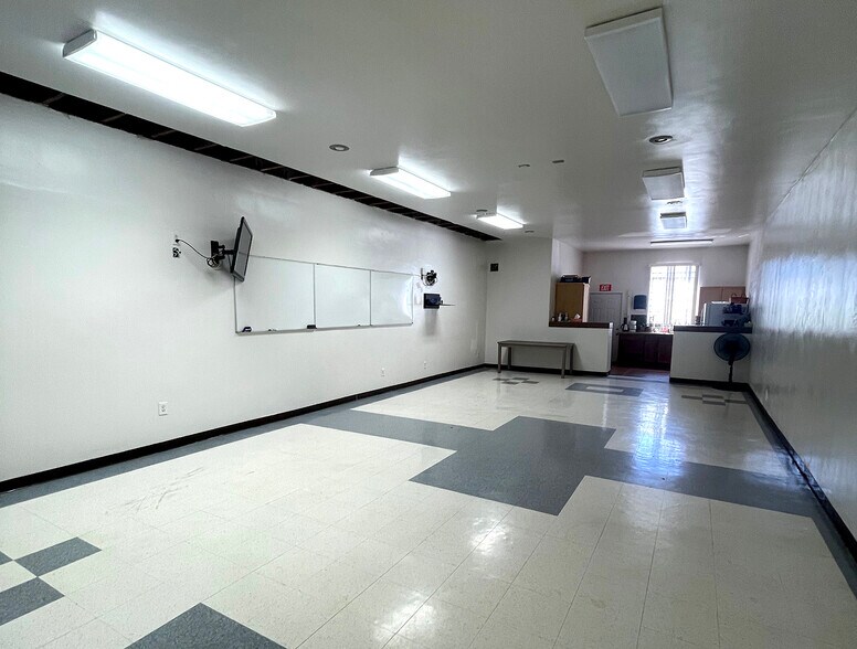 More Photos Of 1036 E Compton Blvd, Compton Storefront Retail Office For Sale