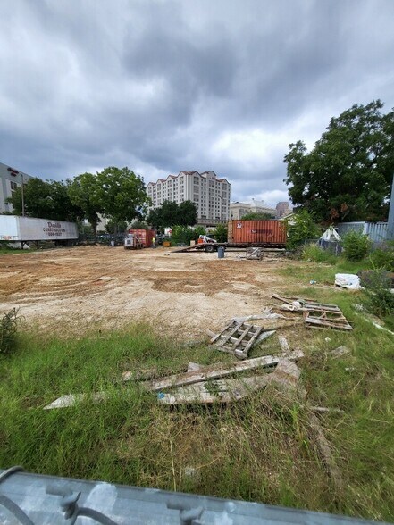 More Photos Of 519 Elm St, San Antonio Land For Sale