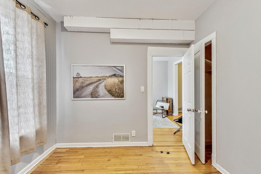 More Photos Of 3814 N Clark St, Chicago Storefront Retail Residential For Sale