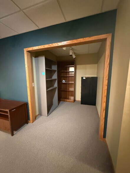 More Photos Of 5930 Seminole Centre Ct, Madison Office For Lease