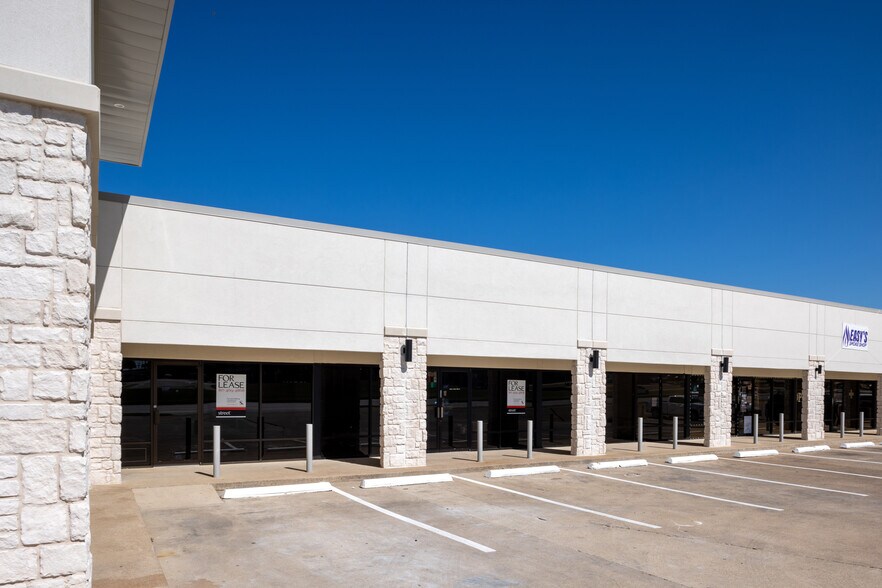 More Photos Of 2817 Alta Mere Dr, Fort Worth General Retail For Lease