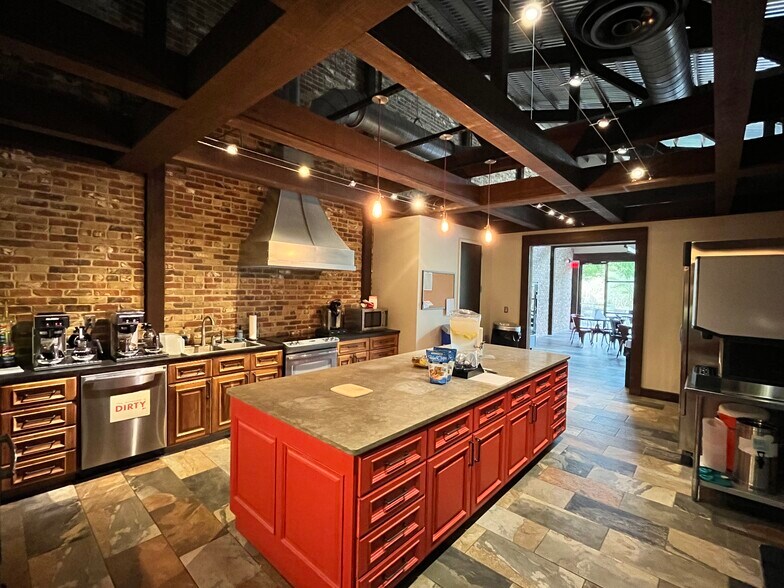 More Photos Of 2438 Highway 98 E, Columbia Office For Sale