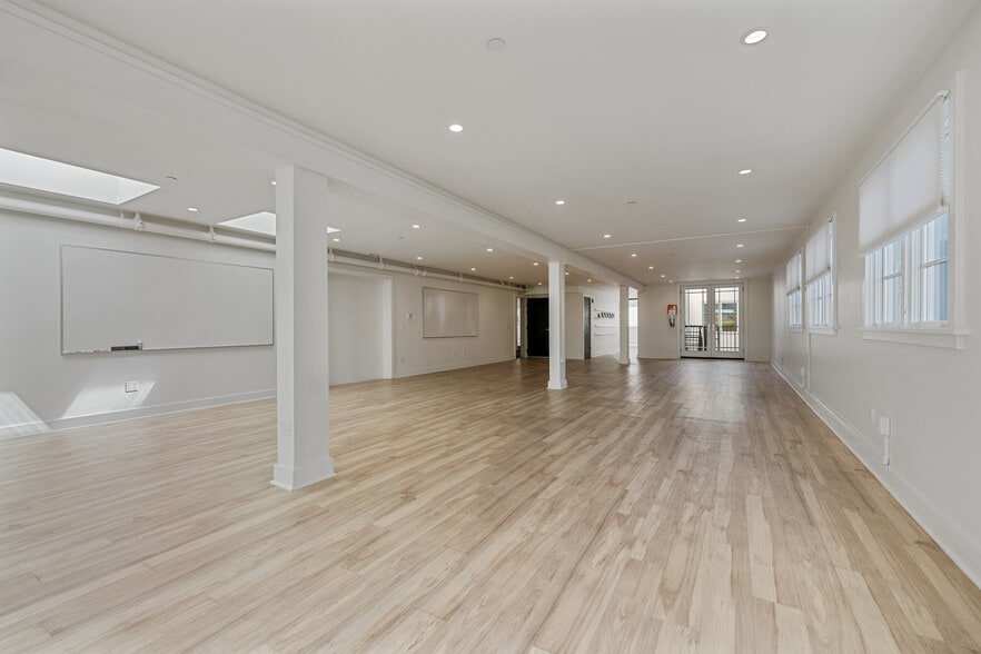 More Photos Of 320 Judah St, San Francisco Loft Creative Space For Lease