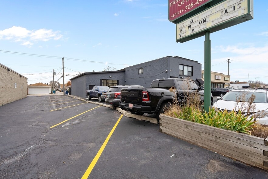 More Photos Of 5512 W 79th St, Burbank Storefront Retail Residential For Sale