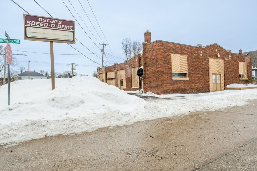 Primary Photo Of 1719 Lakeshore Dr, Saint Joseph General Retail For Sale