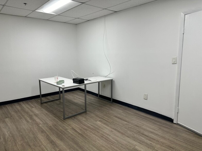 More Photos Of 1701-1739 NW 79th Ave, Doral Warehouse For Lease