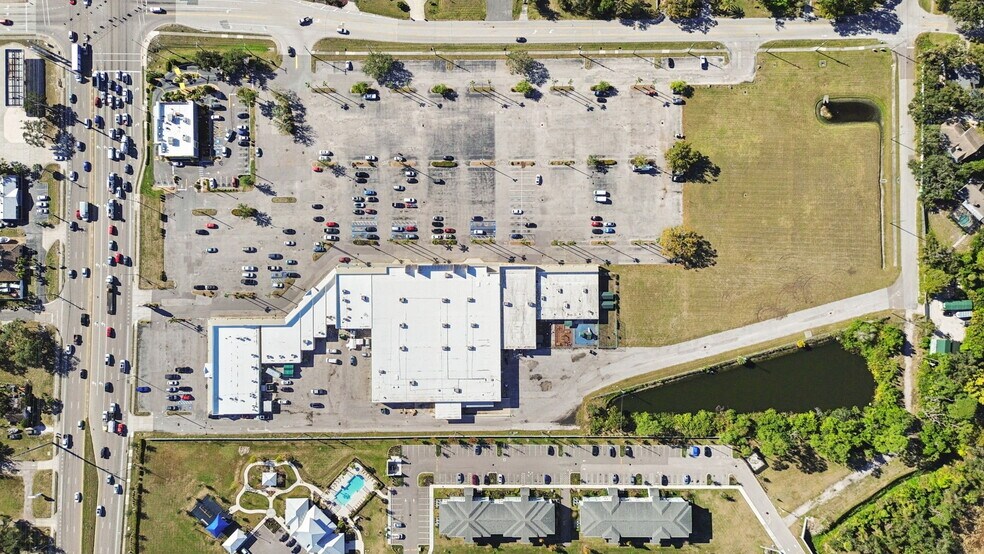 More Photos Of 5165-5261 33rd St E, Bradenton Storefront For Sale