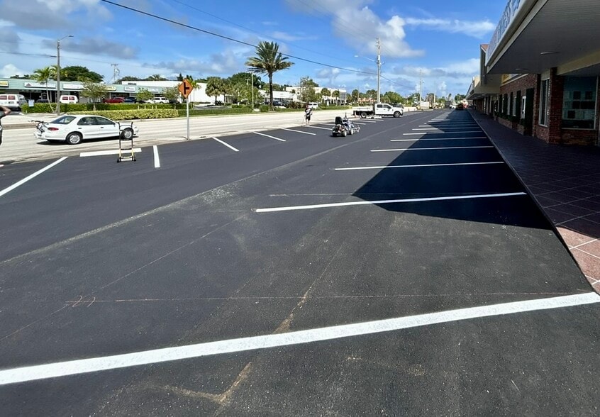More Photos Of 900-932 Northlake Blvd, North Palm Beach Veterinarian Kennel For Lease