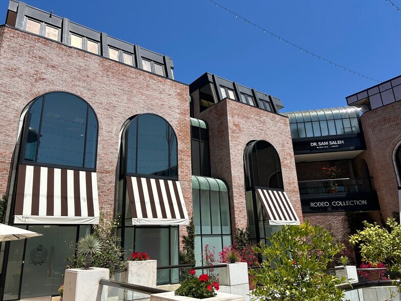 More Photos Of 421 N Rodeo Dr, Beverly Hills Storefront Retail Office For Lease