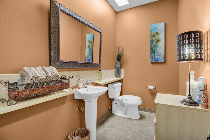More Photos Of 11520 100 Av NW, Edmonton Apartments For Sale