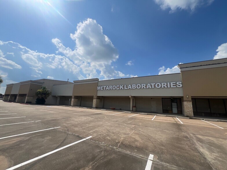 More Photos Of 2703 S Hwy 6, Houston Unknown For Lease