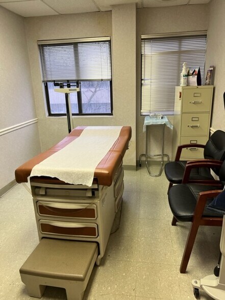 More Photos Of 822 N Wood Ave, Linden Office For Sale