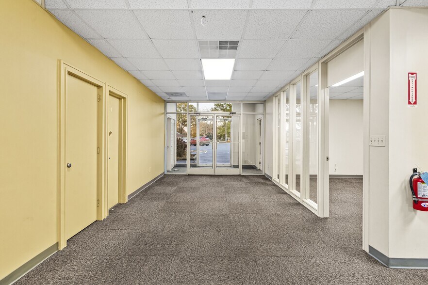 More Photos Of 704 N Cannon Blvd, Kannapolis Bank For Lease