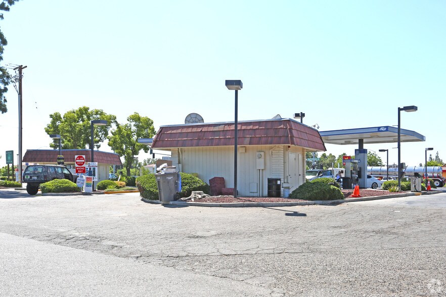 More Photos Of 15000 W Whitesbridge Ave, Kerman Service Station For Sale