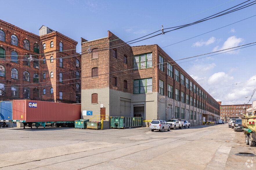 More Photos Of 107 Trumbull St, Elizabeth Warehouse For Lease