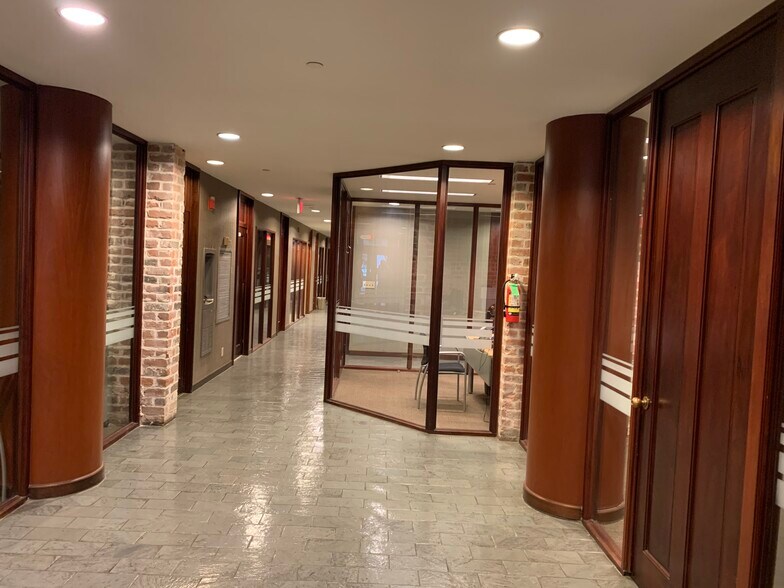 More Photos Of 829-839 St Charles Ave, New Orleans Office For Lease