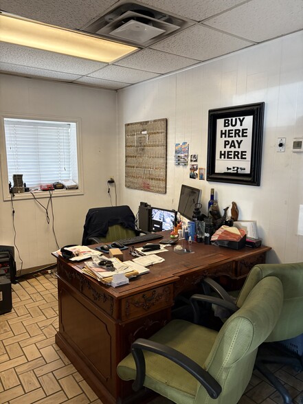 More Photos Of 4732 S Broadway St, Englewood Auto Dealership For Lease