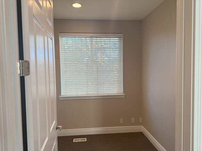 More Photos Of 11075 S State St, Sandy Office For Lease