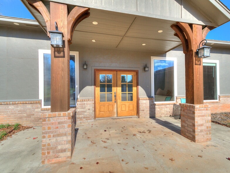 More Photos Of 3875 E Waterloo Rd, Edmond Warehouse For Lease