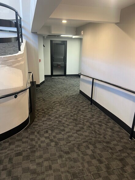 More Photos Of 310 Merrick Rd, Rockville Centre Storefront For Lease