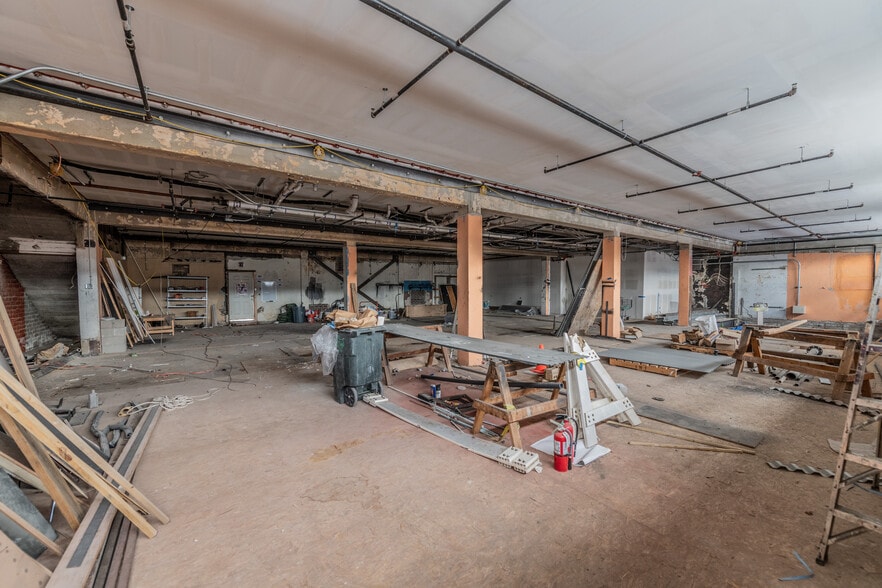 More Photos Of 1405 S Flores St, San Antonio Storefront Retail Residential For Lease