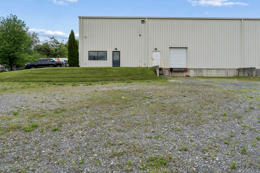 More Photos Of 2200 E Fairview Ave, Johnson City Warehouse For Sale
