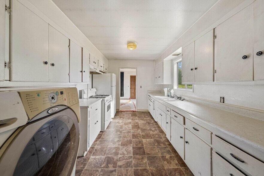 More Photos Of 6531 Lower River Rd, Grants Pass Specialty For Sale