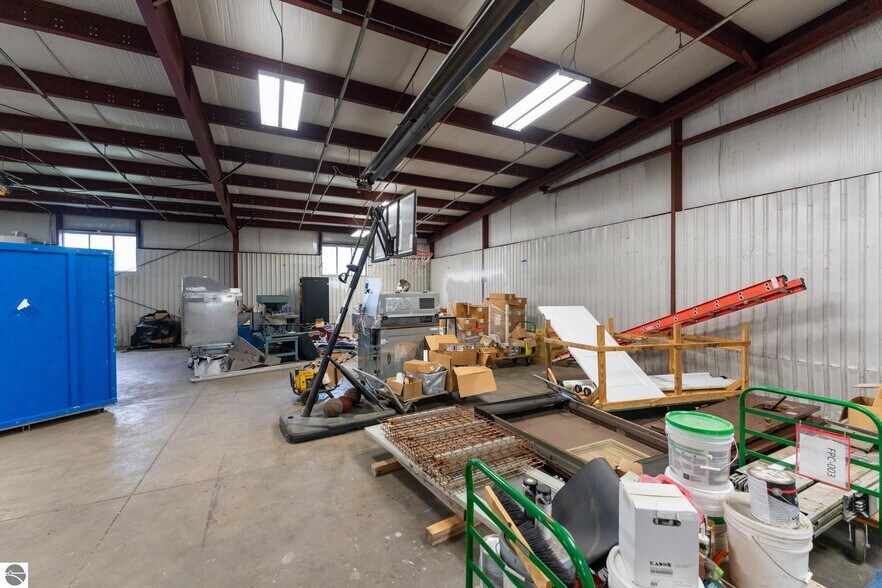 More Photos Of 910 Industrial Dr, Mount Pleasant Warehouse For Sale