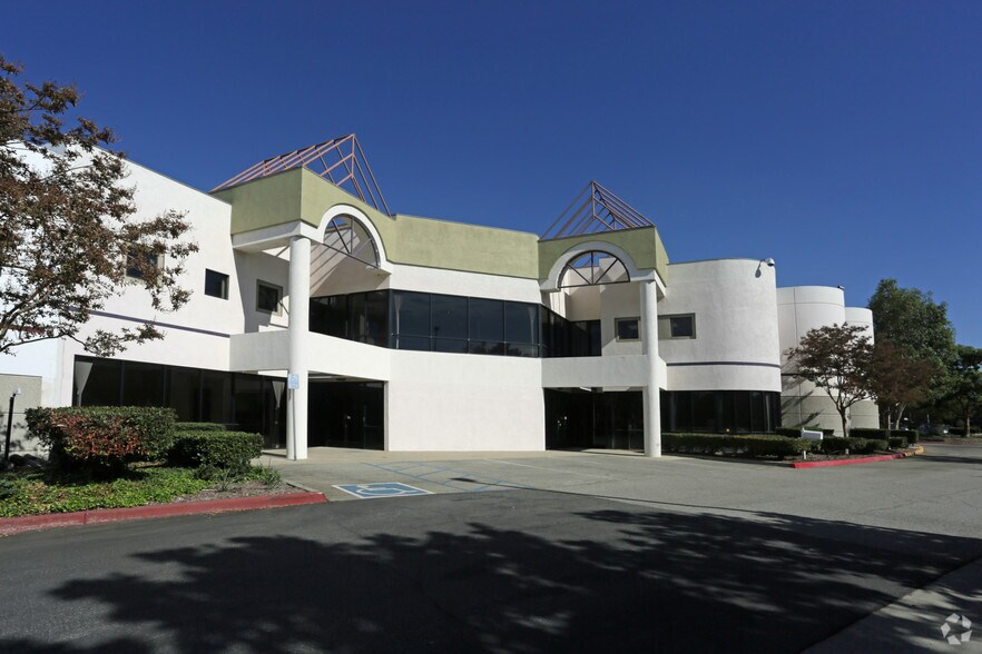 More Photos Of 1773 Wright Ave, La Verne Light Distribution For Lease