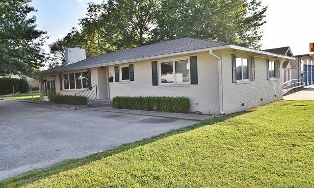 More Photos Of 223 N East Ave, Tahlequah Office For Sale