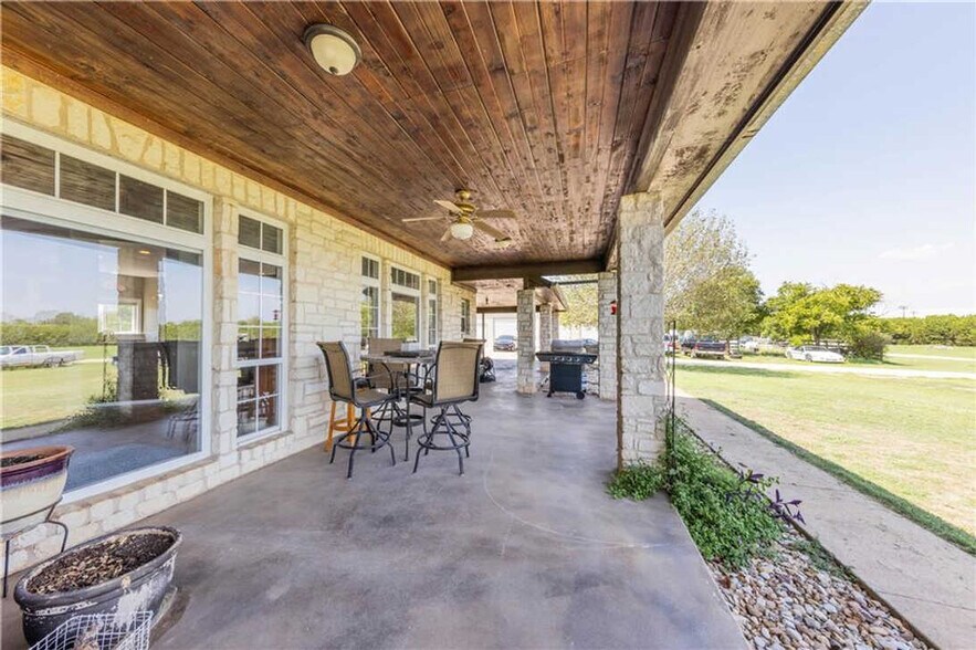 More Photos Of 101 Oakwood Trl, Cedar Park Light Distribution For Lease