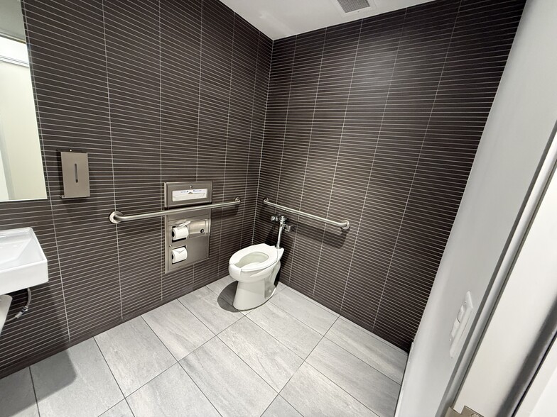 More Photos Of 8737 Beverly Blvd, West Hollywood Medical For Sale