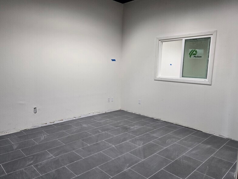 More Photos Of 7751 Burnet Ave, Van Nuys Warehouse For Lease