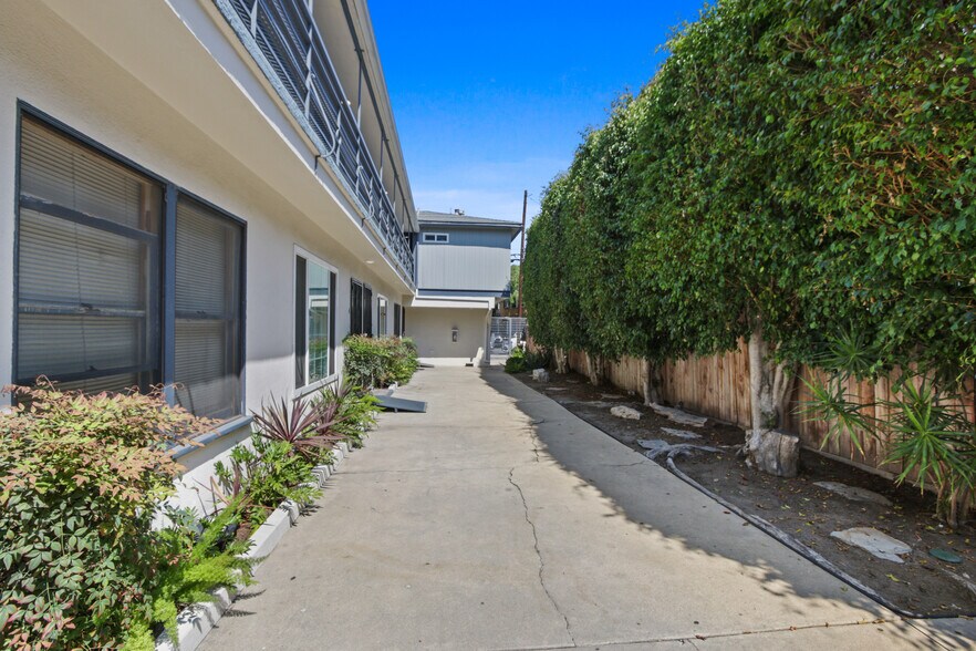 More Photos Of 2075 E Broadway, Long Beach Apartments For Sale