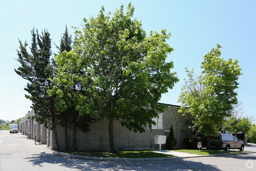 More Photos Of 4 Vata Ct, Aurora Warehouse For Lease