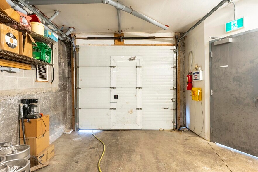 More Photos Of 21 Market Pl, Stratford Storefront Retail Residential For Sale