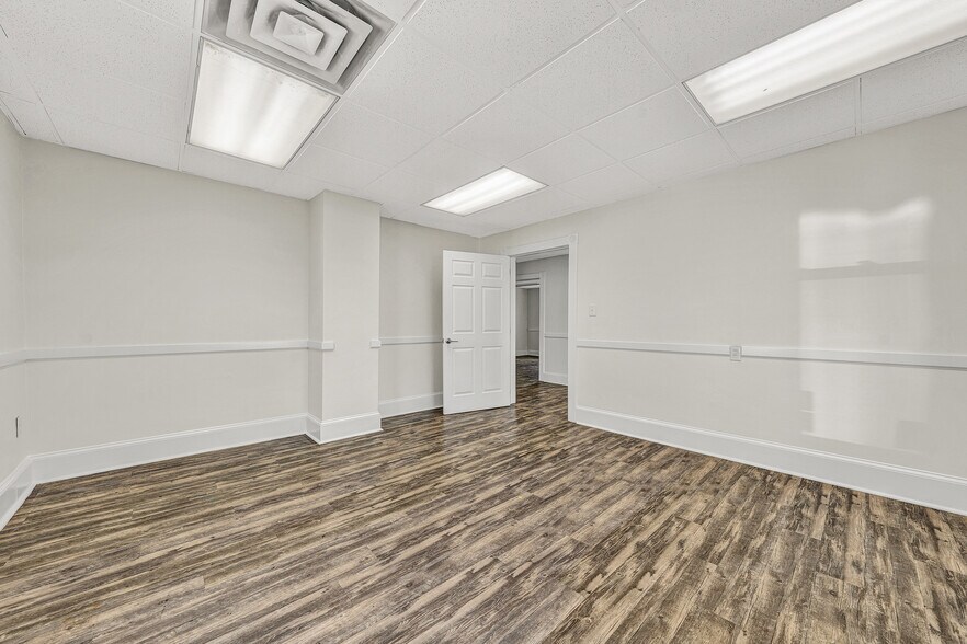 More Photos Of 628 S Colorado St, Salem Office For Sale
