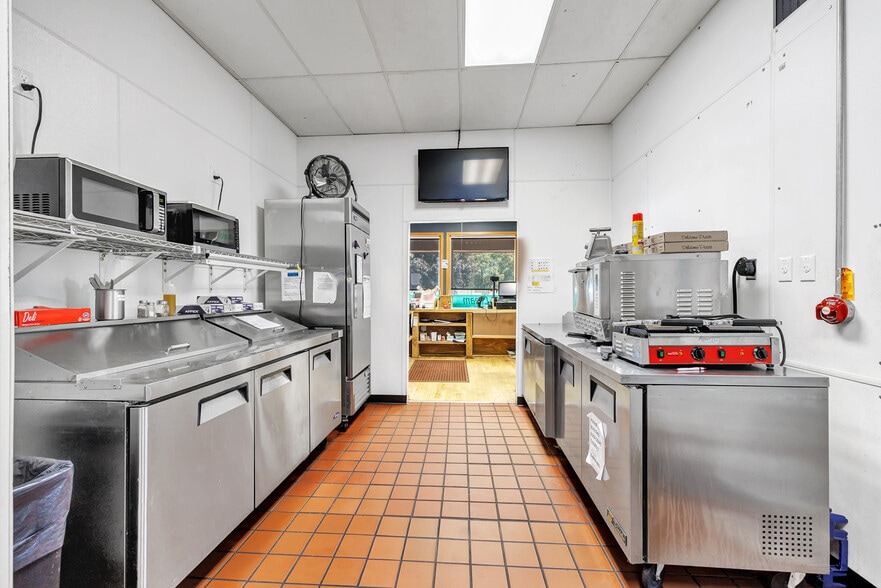 More Photos Of 633 Bissell St, White Lake General Retail For Sale