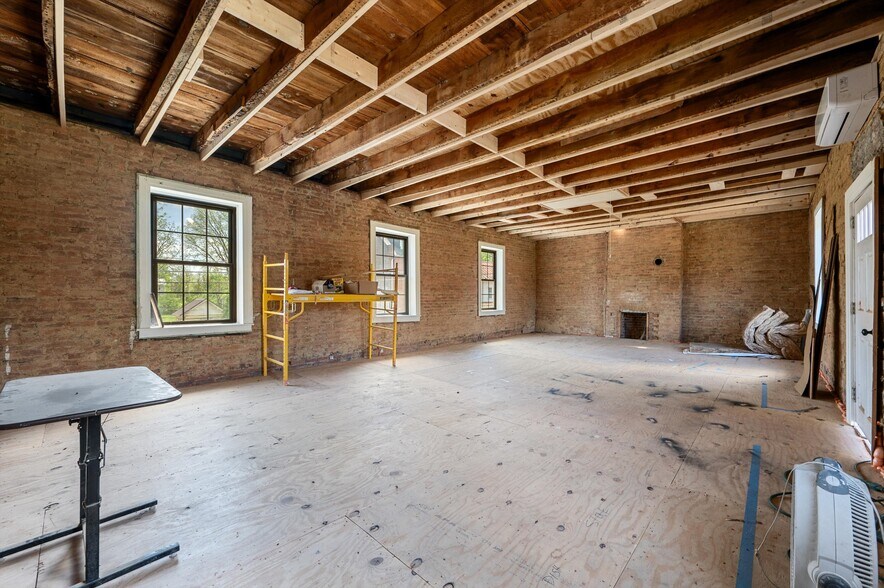 More Photos Of 7211 Queen St, Middleway Flex For Sale