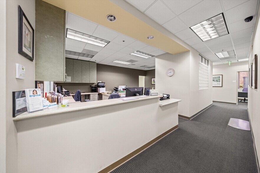 More Photos Of 27871 Smyth Dr, Santa Clarita Medical For Sale