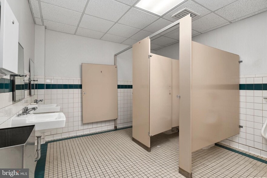 More Photos Of 100 W Franklin St, Hagerstown Office Residential For Lease