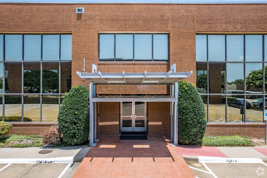 More Photos Of 11498 Luna Rd, Farmers Branch Unknown For Lease