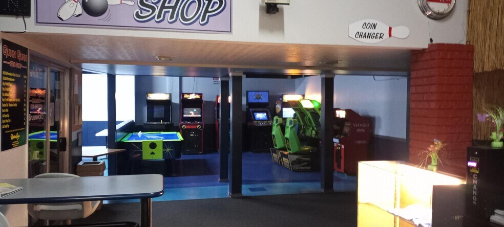 More Photos Of 415 W Heron St, Aberdeen Bowling Alley For Sale