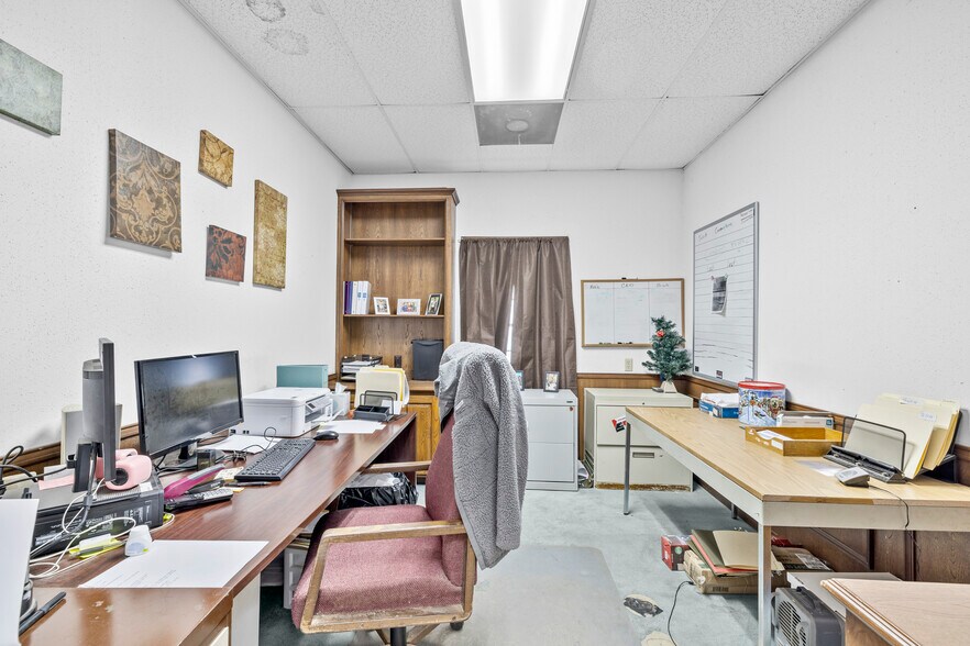 More Photos Of 189 N 1st St, Timpson Warehouse For Sale