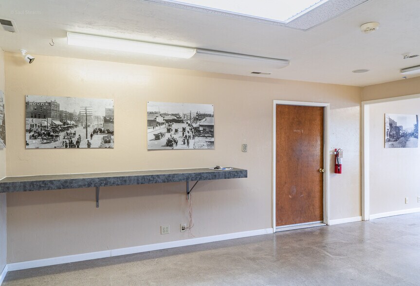 More Photos Of 815-817 N Central Ave, Medford Storefront For Lease